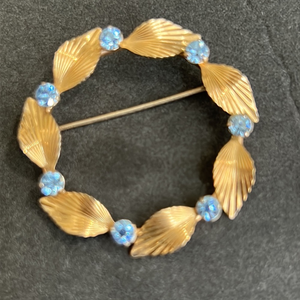 VINTAGE  KREMENTZ WREATH  BROOCH